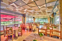 Logis Hôtel Restaurant le Chalet du Mont Roland Hotels in Dole