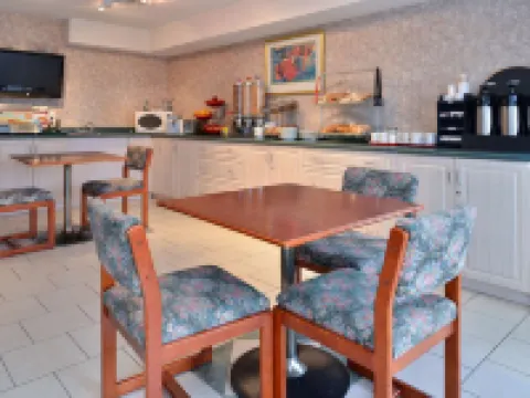 Lexington Inn & Suites-Windsor Hoteles en Windsor