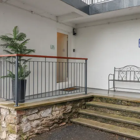 3 Dolphin Court