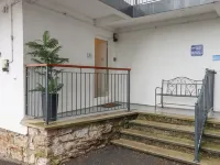 3 Dolphin Court - 3-Star