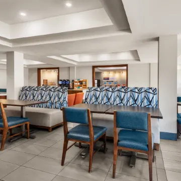 Holiday Inn Express & Suites FRESNO (RIVER PARK) HWY 41 by IHG