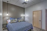 Modern Downtown Apt - Walk to Parks and Cafes! - Spa