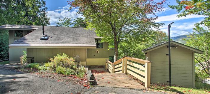 House w/ Balcony ~ 5 Mi to Cranmore Resort! Hotels in Glen