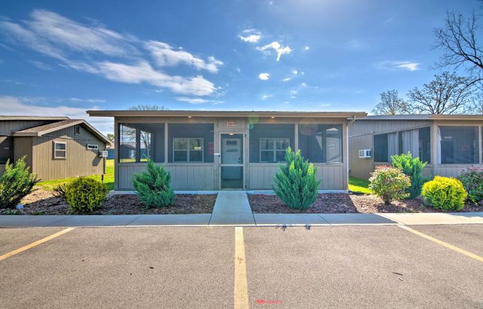 Resort Cabin w/ Nearby Pool & Lake Access!