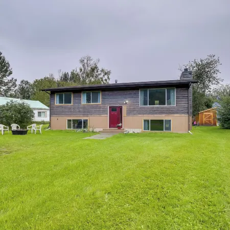Serene Palmer Home Walk to Downtown and Riverfront!