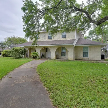 Spacious Freeport Home: Private Pool & Lake Access