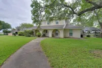 Spacious Freeport Home: Private Pool & Lake Access - Wifi