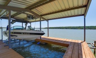 Spacious Palo Pinto Home Private Dock and Pool