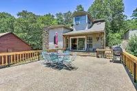Private Deck and Dock Home on Lake Hamilton! - 3-Star