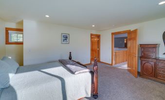 Stunning Mount Vernon Home w/ Big Lake Views!
