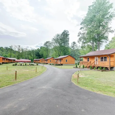Smoky Mountain Cabin w/ Hot Tub & River Views!