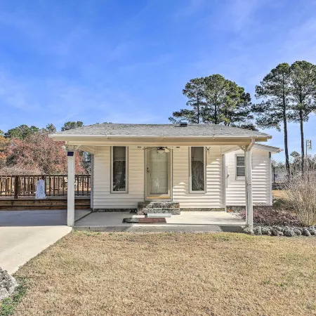 'Cozy Cottage' w/ Shared Dock on Dawson Creek