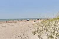 Pet-Friendly Fernandina Beach Condo Walk to Beach - de playa