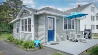 Ocean Waves and Large Deck - Cozy Seaside Cottage