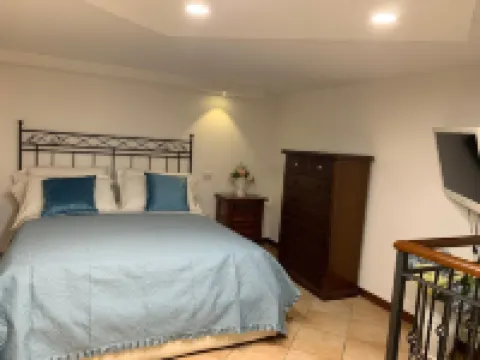 Annygio House - De Vivo Realty