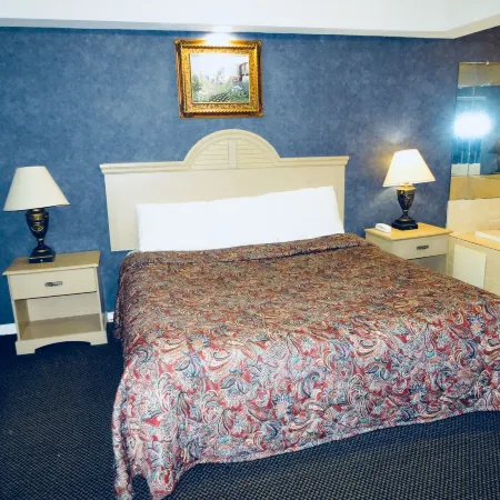 Village Inn & Suites - Smithville
