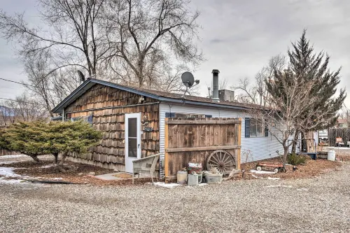 Quaint and Cozy Cottage 3 Mi to Palisade Wineries! - spa