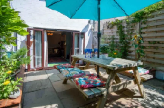 Rose Cottage - 3 Bedroom - Murton Mumbles Hotels in 