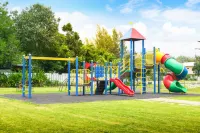 Queen Beds | Private Pool | Super Fast WIFI Hotels in Osceola County