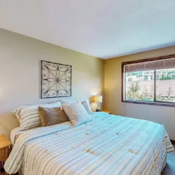 Lake Chelan Shores: Sandy Beach Delight # 1-5; Chelan, WA. Beautiful 2-bdr condo