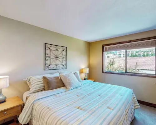 Lake Chelan Shores: Sandy Beach Delight # 1-5; Chelan, WA. Beautiful 2-bdr condo Hotels in Chelan