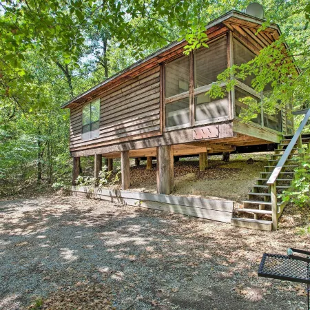 Bright Davis Escape w/ Screened-in Porch! Hotels in Murray County