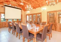 Sunward Park Guest House & Conference Center Hotel di Boksburg