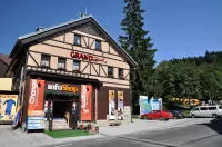 Grand Apartments Špindlerův Mlýn Отели рядом с достопримечательностью «Špindlerův Mlýn Ski Resort»