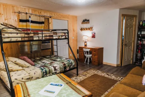 Great "Bear Cub" Studio Home 9 mi Glacier Hotels in Martin City