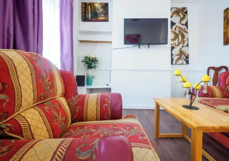 12 Cornwallis Lodge Family Room 1 Отели рядом с достопримечательностью «The Excel Academy»