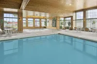 Super 8 by Wyndham la Crosse - Pools