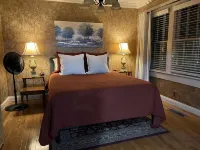 3 bd house NEARLY on UA campus. Lg private prkg area. Hotels near Winn-Dixie