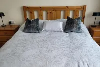 1 Bed Retreat-Sleeps 2-Secure Parking-Garden 클래어 주 호텔