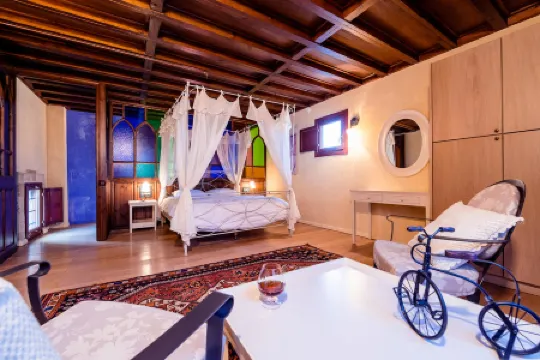 Avalon Boutique Suites Hotel