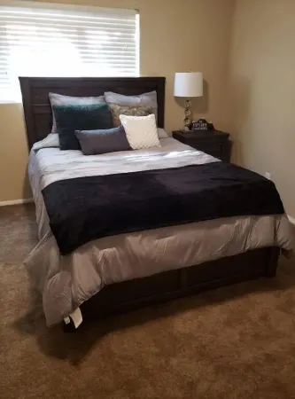 Cozy Newly Remodeled Basement Apartment Отели в г. Тейлорсвилл