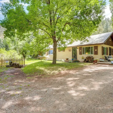 Hike On-site: Mountain-view Hideaway in Durango