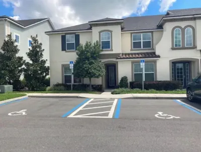 Luxurious 5BR Solara Pool Townhome for 12 by Theme Parks Across from Clubhouse Hotels in West Kissimmee