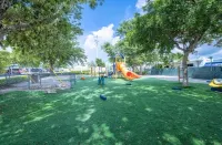 Key Largo Relaxing Gataway with Stoning Sunsets Views