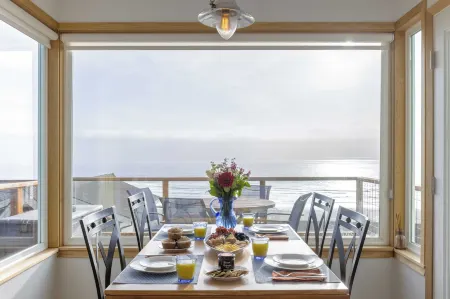Blue Horizon by AvantStay Panoramic Views of the Ocean w Entertainers Patio
