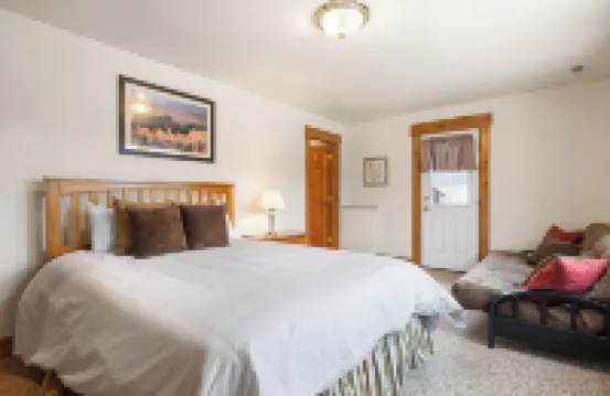 阿凡達的羅素住宅擁有寬敞的甲板，令人驚歎的景色和熱水浴池