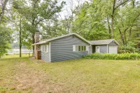 Lakefront Home w/ Deck: Central Michigan Escape! - 2-Star