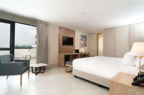Hilton Garden Inn Cali Ciudad Jardin - Parvekkeita
