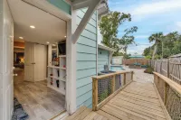 Family Home w Private Pool Yard Only 24 Mi to Disney