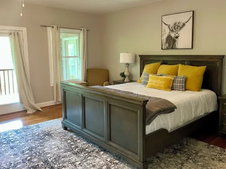 Woodsy 6br Lake House W/ Dock Near Twin Creeks Отели рядом с достопримечательностью «Walls of Jericho»