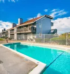 Water View From Every Window With Steps From The Beach