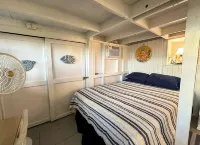 Blue Wrasse - Cute Little Cottage with Gorgeous Deck Views