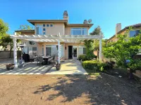 Modern & Comfort  Paradise in Central Location withMountain Views & Fenced Yard