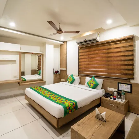 Treebo Ashirwad Regency, Near Bhopal Junction Railway Station Отели рядом с достопримечательностью «Taj Mahal Palace»