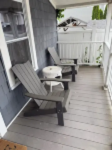 New to VRBO! Cute 2 bedroom cottage just steps from the beach!