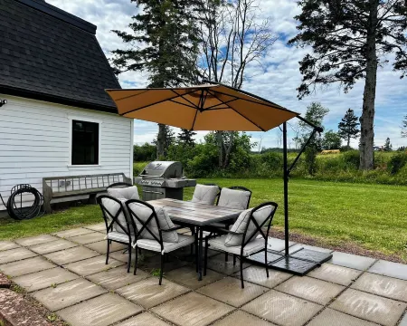 Completely renovated secluded 6 bedroom farmhouse in central PEI